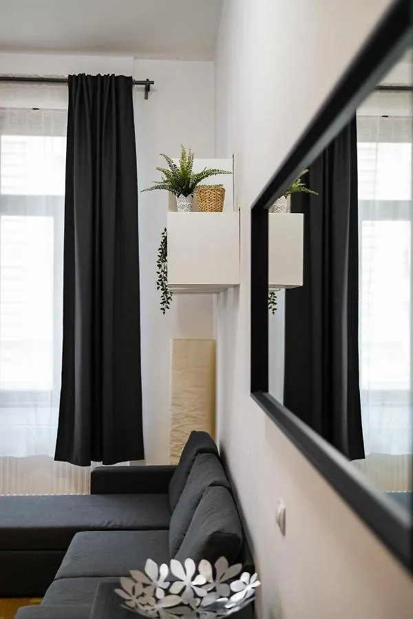Cosy 1 Bedroom Apartment In Gozsdu Court Budapest Hungary