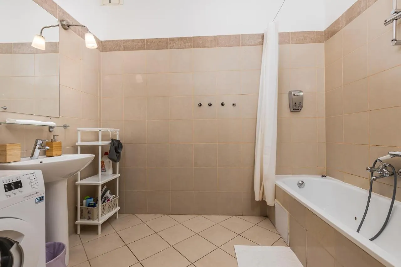 Cosy 1 Bedroom Apartment In Gozsdu Court Budapest